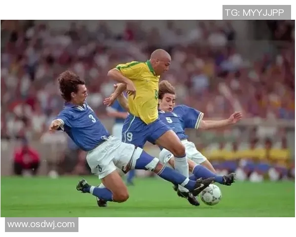 当足球巨星遇上记者脑筋急转弯全场笑成大型即兴喜剧现场